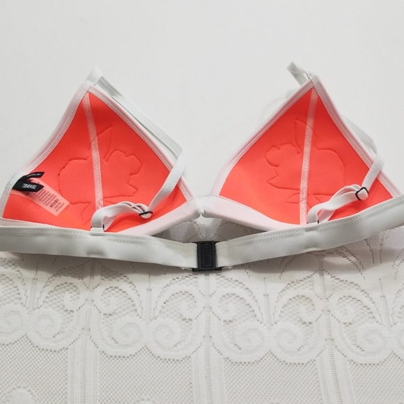 41T Triangl white floral bikini top, various sizes - Picture 2 of 5